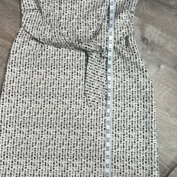 Josie Natori Beautiful Women Dress- 8 - Picture 8 of 9